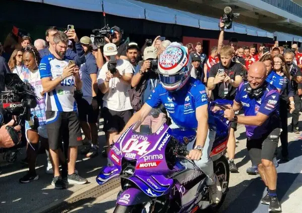 Ma che panico ha fatto Franco Colapinto, arrivato su una MotoGP a Austin? &ldquo;La amo, &egrave; pi&ugrave; tosta della F1&rdquo;. E su Valentino Rossi parla chiaro
