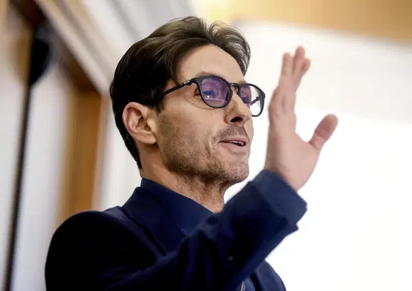 Pier Silvio, le serie turche c'hanno rotto il caz*o. Ma davvero la tv di Berlusconi non sa darci niente di meglio che fiction doppiate male e senza trama?
